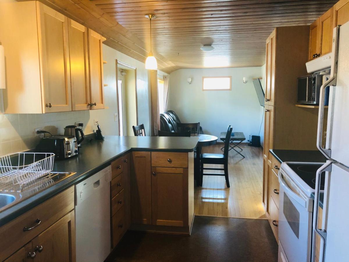 Midnight Sun Vacation Home Уайтхорс Екстериор снимка