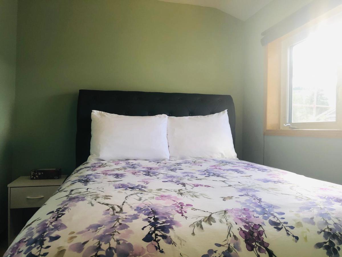 Midnight Sun Vacation Home Уайтхорс Екстериор снимка