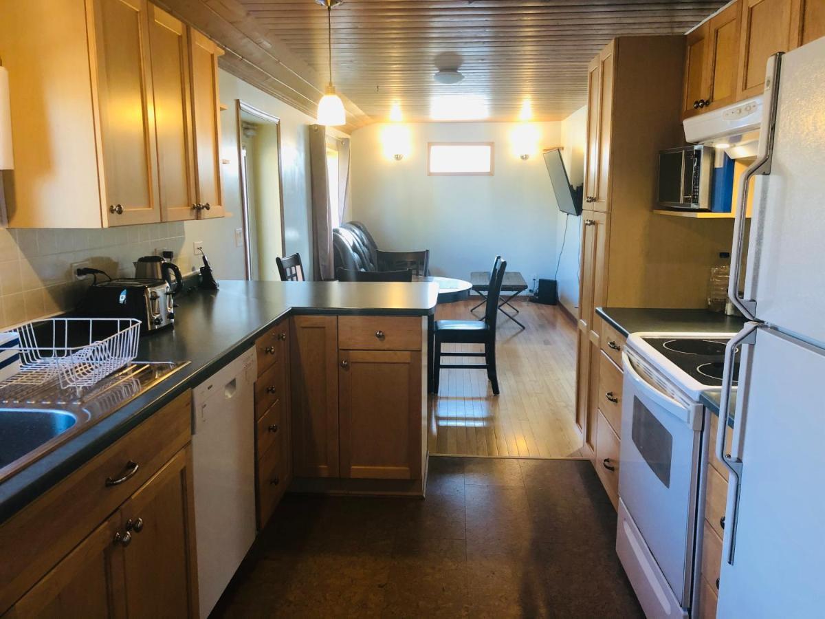 Midnight Sun Vacation Home Уайтхорс Екстериор снимка