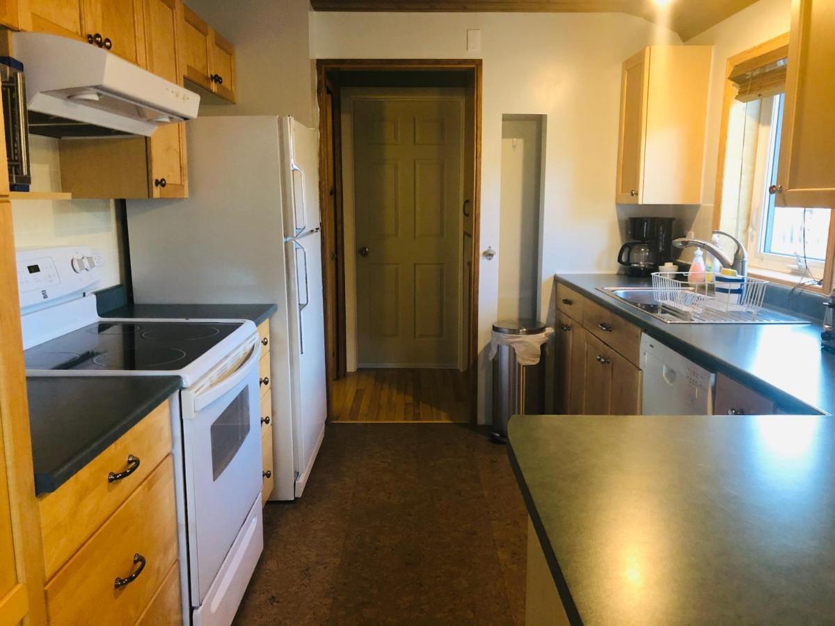 Midnight Sun Vacation Home Уайтхорс Екстериор снимка