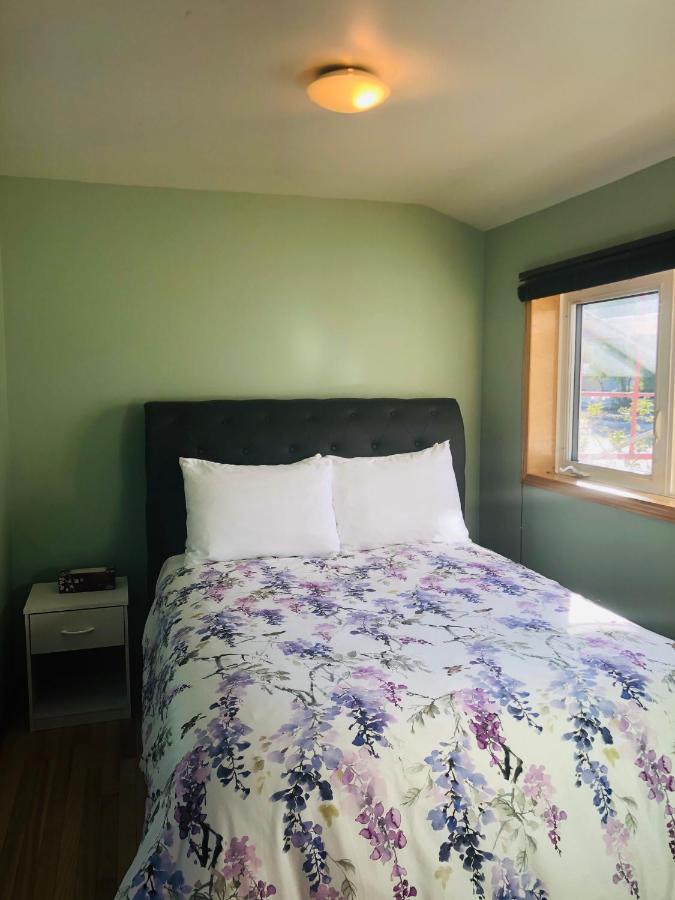 Midnight Sun Vacation Home Уайтхорс Екстериор снимка